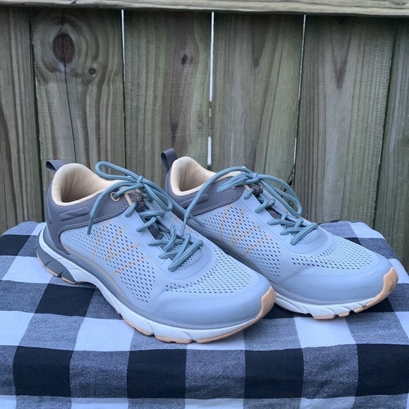 Vionic Women's Drift Vibrant Walking Sneaker, size 8.5 - Picture 2 of 7